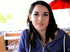 Morocha se toca en el café