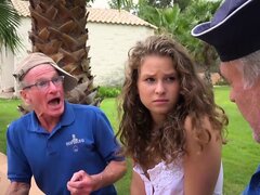 Dos abuelos bang un twat de rubia jovencita lamiendo