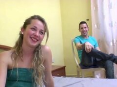 ¿Rico joven películas porno para fastidiar a papá, una chica rica rubia que quiere hacer porno? ¡Sí! Ella es Africa y ha llegado hasta nosotros para filmar una escena porno porque ella no puede soportar su vida