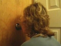 Caseros magnificencia agujero chupando negro polla, he hecho algo especial para mis fiestas privadas de sexo casero un glory hole en un cuarto de baño. Pronto logré probarlo cuando invitó a unos amigos cachondos para un almuerzo